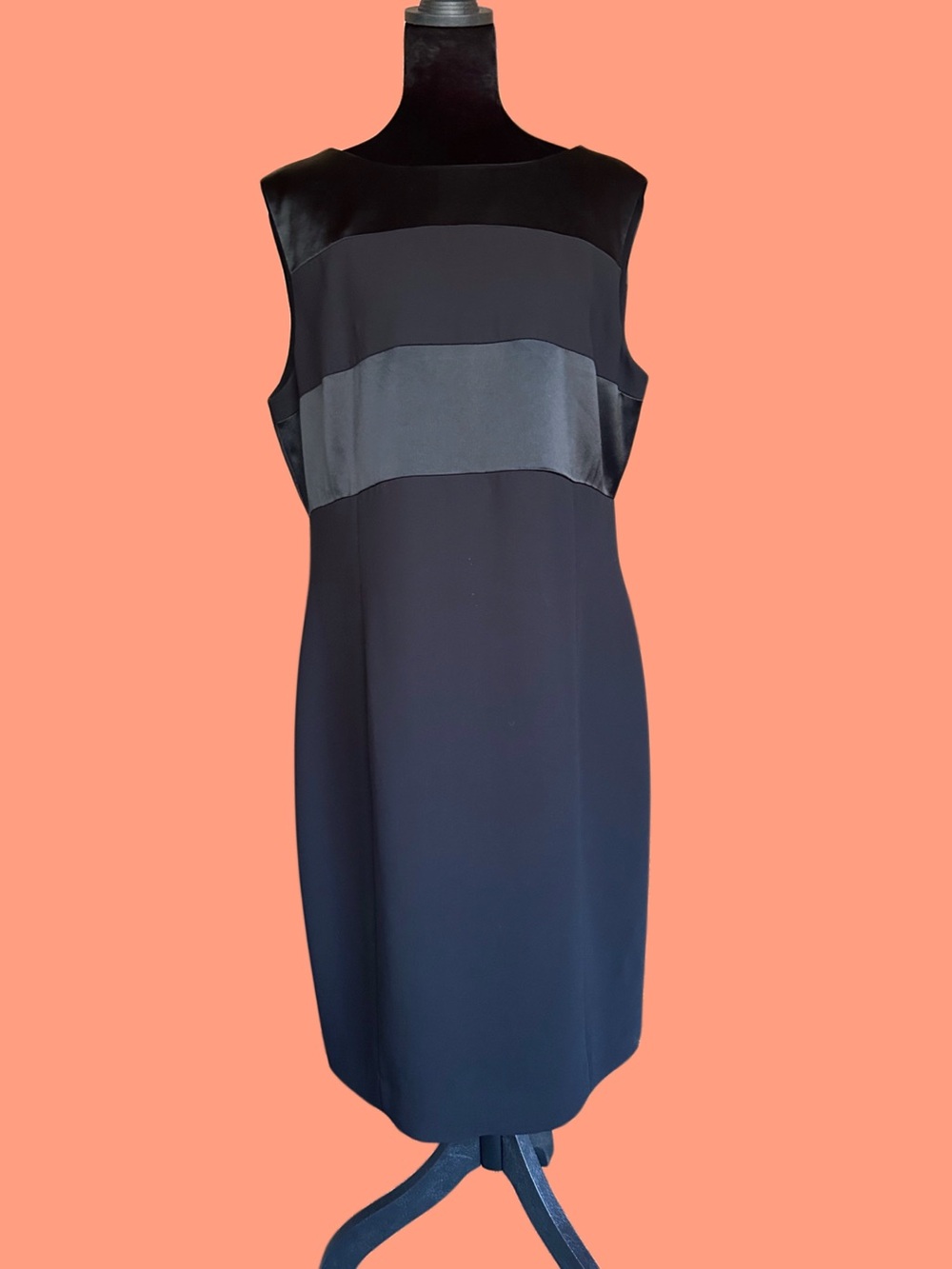 Jones New York Black Lined Sleeveless Maxi Sheath w/Satin Panels
#Classic
#Elega
